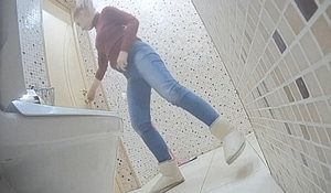 Порно видео подглядывание китайские девушки идут в туалет 1